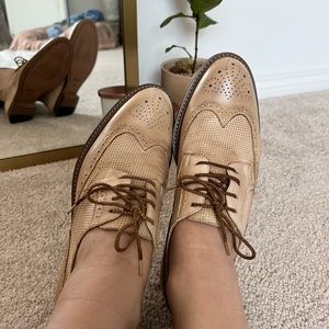 Women’s Lace-Up Front Oxford Shoes